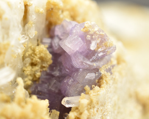 Fluorapatite cookeite - fluorapatite,,